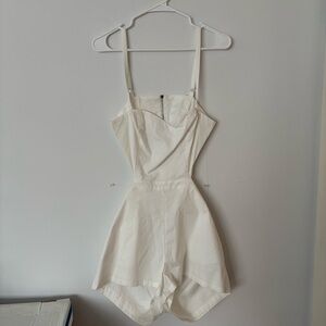 brand new! urban outfitters eggie white open back zip up short romper🤍